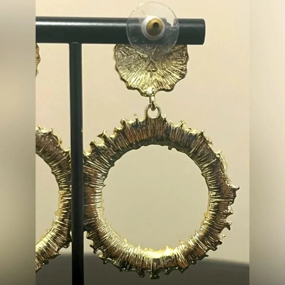 Fashion drop large statement earrings goldtone - Picture 5 of 7